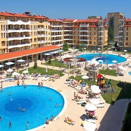 Bella - 3 Pools, 2 Bedrooms & 2 Bathrooms *