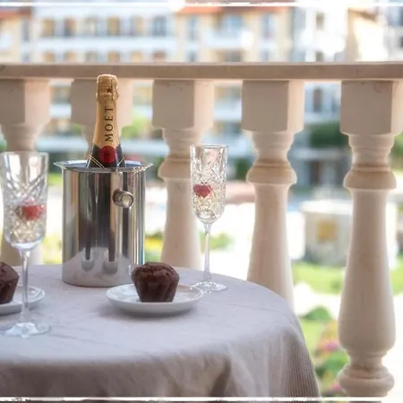 Bella - 3 Pools, 2 Bedrooms & 2 Bathrooms *